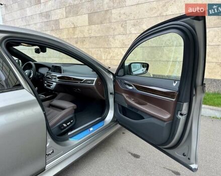 Сірий БМВ 7 Серія, об'ємом двигуна 2 л та пробігом 31 тис. км за 64800 $, фото 87 на Automoto.ua