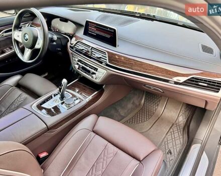 Сірий БМВ 7 Серія, об'ємом двигуна 2.99 л та пробігом 17 тис. км за 85999 $, фото 60 на Automoto.ua