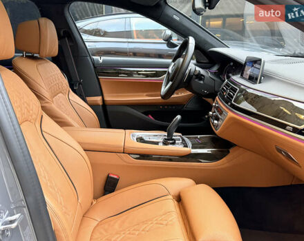 Серый БМВ 7 Серия, объемом двигателя 2.99 л и пробегом 20 тыс. км за 88800 $, фото 12 на Automoto.ua