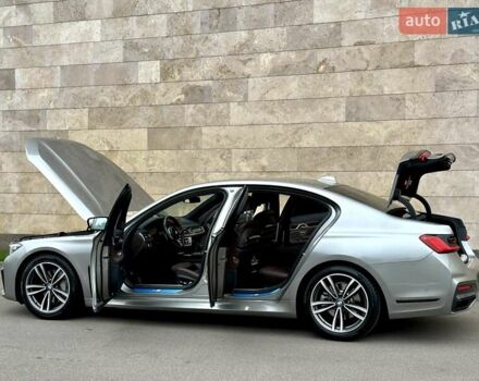 Сірий БМВ 7 Серія, об'ємом двигуна 2 л та пробігом 31 тис. км за 64800 $, фото 24 на Automoto.ua