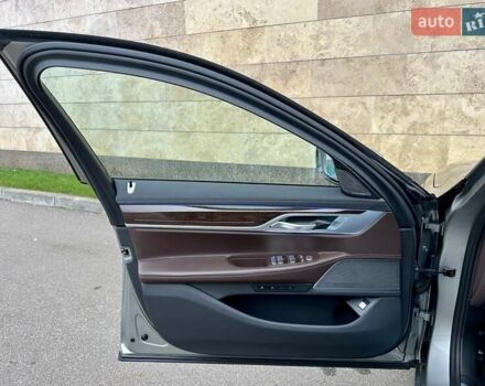 Сірий БМВ 7 Серія, об'ємом двигуна 2 л та пробігом 31 тис. км за 64800 $, фото 73 на Automoto.ua