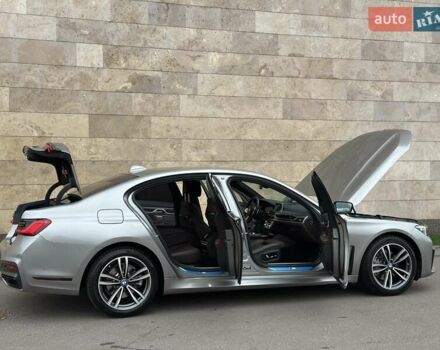 Сірий БМВ 7 Серія, об'ємом двигуна 2 л та пробігом 31 тис. км за 64800 $, фото 23 на Automoto.ua