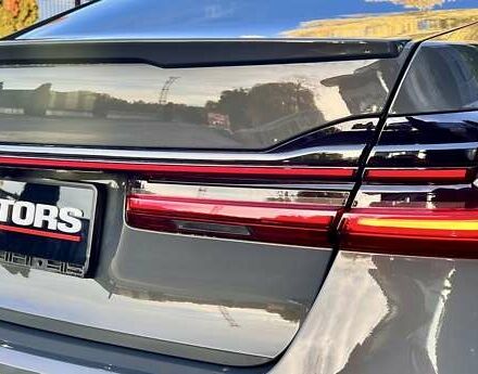 Сірий БМВ 7 Серія, об'ємом двигуна 2.99 л та пробігом 17 тис. км за 85999 $, фото 13 на Automoto.ua