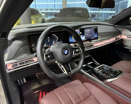 БМВ 7 Серия 2023 в Одессе на Automoto.ua Серый БМВ 7 Серия, объемом двигателя 3 л и пробегом 1 тыс. км за 133000 $, фото 18 на Automoto.ua