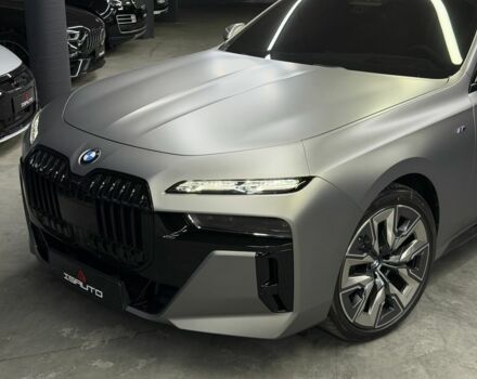 БМВ 7 Серия 2023 в Одессе на Automoto.ua Серый БМВ 7 Серия, объемом двигателя 3 л и пробегом 1 тыс. км за 133000 $, фото 5 на Automoto.ua