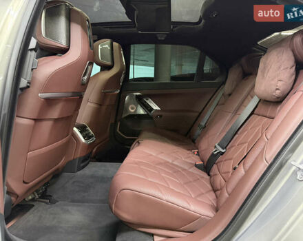 БМВ 7 Серия 2023 в Одессе на Automoto.ua Серый БМВ 7 Серия, объемом двигателя 3 л и пробегом 1 тыс. км за 133000 $, фото 23 на Automoto.ua