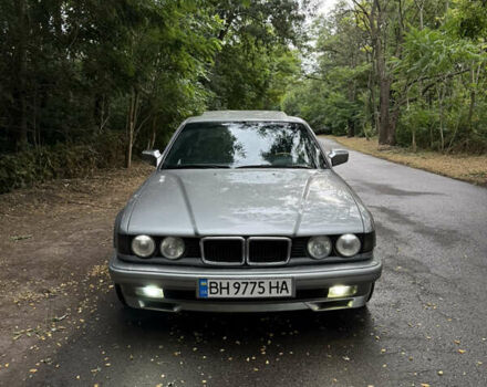 Серый БМВ 7 Серия, объемом двигателя 3.5 л и пробегом 400 тыс. км за 6500 $, фото 1 на Automoto.ua