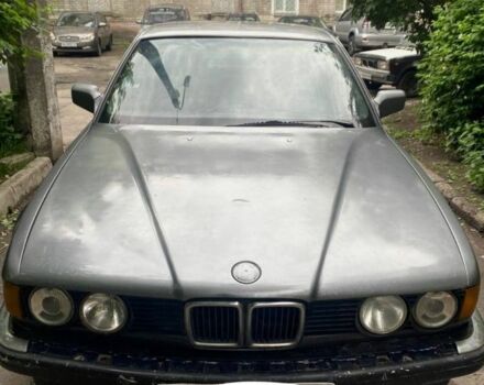 Серый БМВ 7 Серия, объемом двигателя 3.5 л и пробегом 556 тыс. км за 1100 $, фото 1 на Automoto.ua