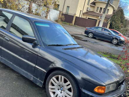 Серый БМВ 7 Серия, объемом двигателя 5.38 л и пробегом 300 тыс. км за 3500 $, фото 1 на Automoto.ua