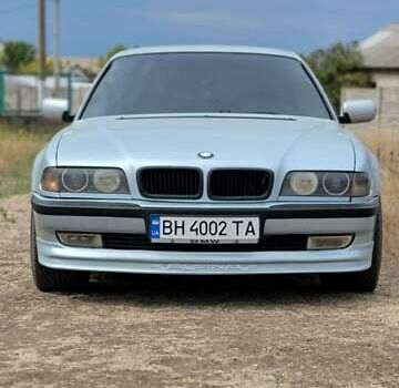 Серый БМВ 7 Серия, объемом двигателя 3.98 л и пробегом 360 тыс. км за 4500 $, фото 1 на Automoto.ua