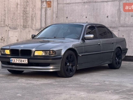 Серый БМВ 7 Серия, объемом двигателя 3 л и пробегом 420 тыс. км за 4999 $, фото 1 на Automoto.ua