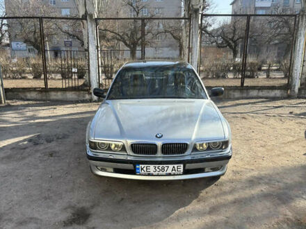 Серый БМВ 7 Серия, объемом двигателя 3.5 л и пробегом 398 тыс. км за 5700 $, фото 1 на Automoto.ua