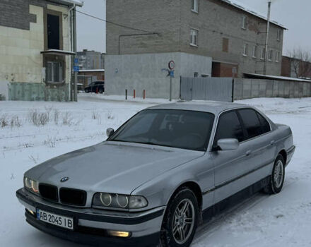 Серый БМВ 7 Серия, объемом двигателя 3.5 л и пробегом 300 тыс. км за 2999 $, фото 1 на Automoto.ua