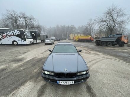 Серый БМВ 7 Серия, объемом двигателя 3 л и пробегом 300 тыс. км за 4190 $, фото 1 на Automoto.ua