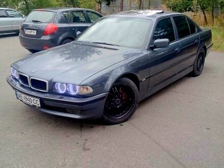 Серый БМВ 7 Серия, объемом двигателя 3.5 л и пробегом 390 тыс. км за 4500 $, фото 1 на Automoto.ua