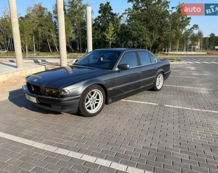 Серый БМВ 7 Серия, объемом двигателя 3.5 л и пробегом 480 тыс. км за 3900 $, фото 1 на Automoto.ua