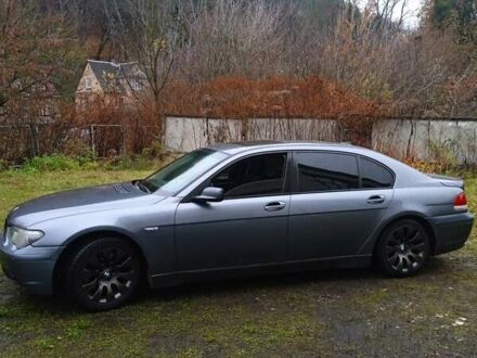 Серый БМВ 7 Серия, объемом двигателя 4.4 л и пробегом 300 тыс. км за 6000 $, фото 1 на Automoto.ua