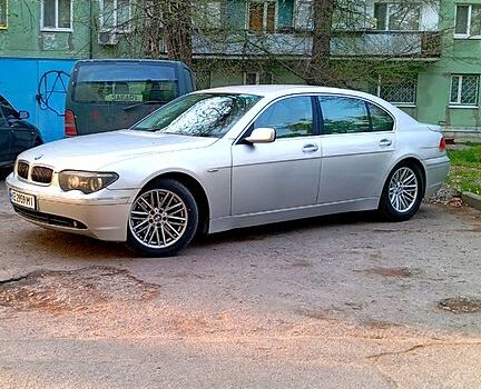 Серый БМВ 7 Серия, объемом двигателя 4.4 л и пробегом 250 тыс. км за 3000 $, фото 1 на Automoto.ua