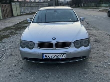 Серый БМВ 7 Серия, объемом двигателя 4.4 л и пробегом 330 тыс. км за 8500 $, фото 1 на Automoto.ua