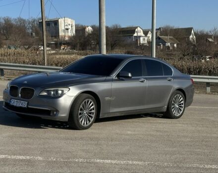 Серый БМВ 7 Серия, объемом двигателя 3 л и пробегом 180 тыс. км за 12500 $, фото 1 на Automoto.ua