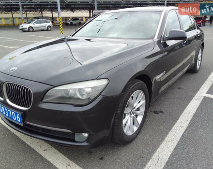 Серый БМВ 7 Серия, объемом двигателя 3 л и пробегом 159 тыс. км за 19500 $, фото 1 на Automoto.ua