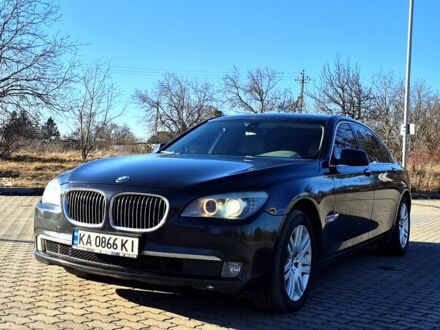 Серый БМВ 7 Серия, объемом двигателя 4.4 л и пробегом 224 тыс. км за 12900 $, фото 1 на Automoto.ua