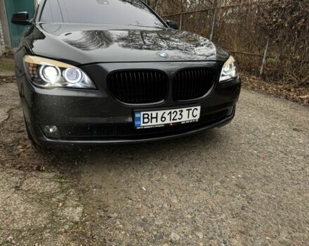 Серый БМВ 7 Серия, объемом двигателя 3 л и пробегом 231 тыс. км за 12500 $, фото 1 на Automoto.ua