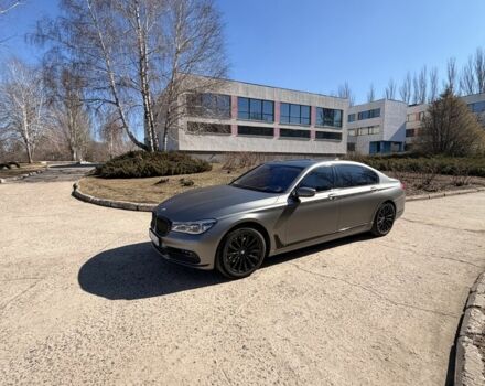 Серый БМВ 7 Серия, объемом двигателя 3 л и пробегом 190 тыс. км за 34900 $, фото 1 на Automoto.ua