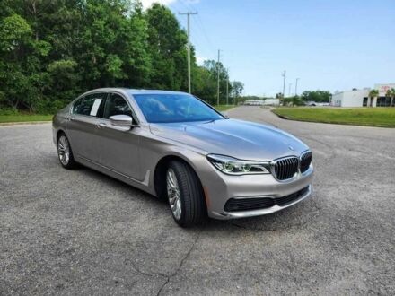 Серый БМВ 7 Серия, объемом двигателя 4.4 л и пробегом 31 тыс. км за 12000 $, фото 1 на Automoto.ua