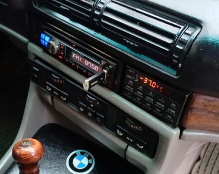 Синий БМВ 7 Серия, объемом двигателя 3.4 л и пробегом 150 тыс. км за 2750 $, фото 17 на Automoto.ua