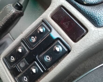 Синий БМВ 7 Серия, объемом двигателя 3.4 л и пробегом 150 тыс. км за 2750 $, фото 18 на Automoto.ua