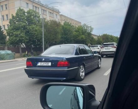 Синий БМВ 7 Серия, объемом двигателя 4.4 л и пробегом 400 тыс. км за 5500 $, фото 2 на Automoto.ua