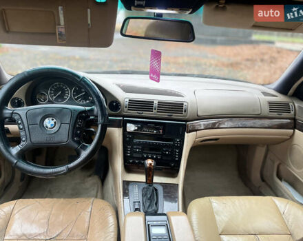 Зелений БМВ 7 Серія, об'ємом двигуна 2.5 л та пробігом 375 тис. км за 4555 $, фото 31 на Automoto.ua