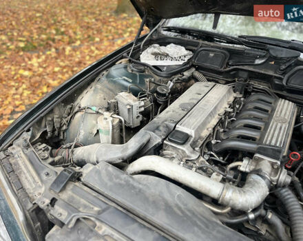 Зелений БМВ 7 Серія, об'ємом двигуна 2.5 л та пробігом 375 тис. км за 4555 $, фото 62 на Automoto.ua