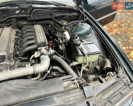 Зелений БМВ 7 Серія, об'ємом двигуна 2.5 л та пробігом 375 тис. км за 4555 $, фото 61 на Automoto.ua