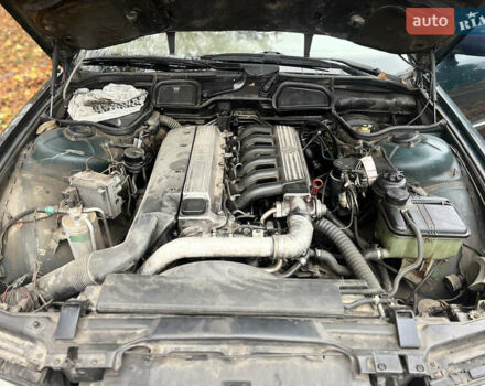 Зелений БМВ 7 Серія, об'ємом двигуна 2.5 л та пробігом 375 тис. км за 4555 $, фото 59 на Automoto.ua