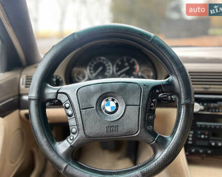 Зелений БМВ 7 Серія, об'ємом двигуна 2.5 л та пробігом 375 тис. км за 4555 $, фото 33 на Automoto.ua