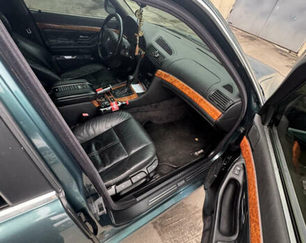 Зелений БМВ 7 Серія, об'ємом двигуна 3 л та пробігом 300 тис. км за 4700 $, фото 2 на Automoto.ua