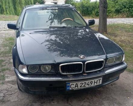 Зеленый БМВ 7 Серия, объемом двигателя 2.5 л и пробегом 350 тыс. км за 4250 $, фото 1 на Automoto.ua