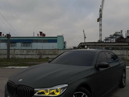 Зеленый БМВ 7 Серия, объемом двигателя 2.99 л и пробегом 215 тыс. км за 35000 $, фото 1 на Automoto.ua