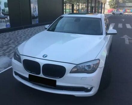 Білий БМВ 740, об'ємом двигуна 3 л та пробігом 98 тис. км за 15990 $, фото 1 на Automoto.ua