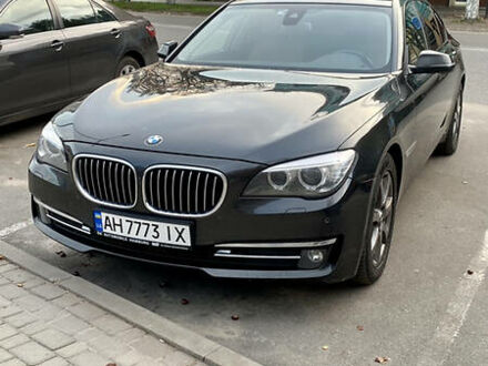 БМВ 740 2013 у Новомосковске на Automoto.ua Сірий БМВ 740, об'ємом двигуна 3 л та пробігом 199 тис. км за 21999 $, фото 1 на Automoto.ua
