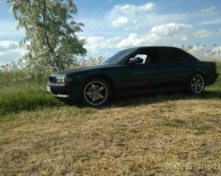 Зелений БМВ 740, об'ємом двигуна 4 л та пробігом 370 тис. км за 4800 $, фото 1 на Automoto.ua