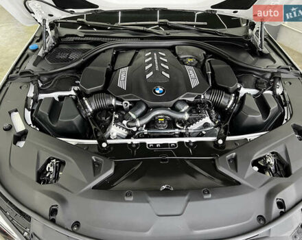 Белый БМВ 8 Серия, объемом двигателя 4.39 л и пробегом 21 тыс. км за 69000 $, фото 2 на Automoto.ua