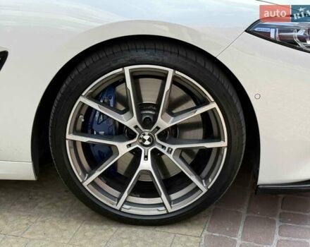 Белый БМВ 8 Series Gran Coupe, объемом двигателя 4.4 л и пробегом 48 тыс. км за 66900 $, фото 5 на Automoto.ua