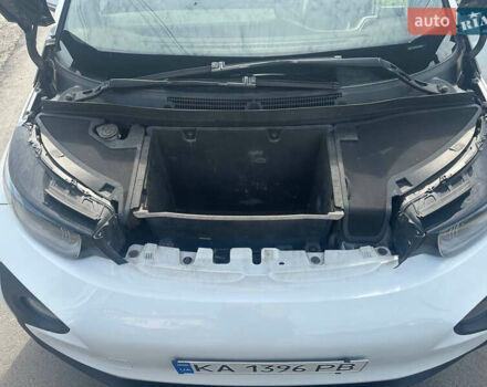 Белый БМВ И3, объемом двигателя 0.65 л и пробегом 142 тыс. км за 10500 $, фото 18 на Automoto.ua