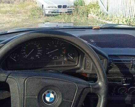 Синий БМВ M1, объемом двигателя 2.5 л и пробегом 370 тыс. км за 3000 $, фото 2 на Automoto.ua