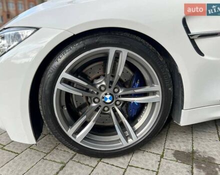 Белый БМВ M4, объемом двигателя 2.98 л и пробегом 147 тыс. км за 29900 $, фото 11 на Automoto.ua