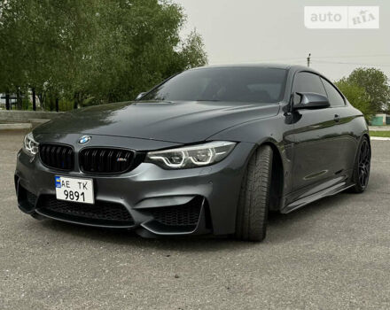 Серый БМВ M4, объемом двигателя 3 л и пробегом 111 тыс. км за 52000 $, фото 3 на Automoto.ua