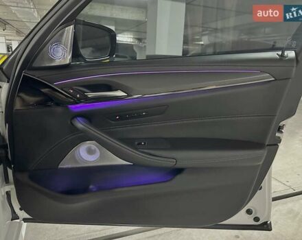 БМВ М5 2019 в Днепре (Днепропетровске) на Automoto.ua Белый БМВ М5, объемом двигателя 4.4 л и пробегом 23 тыс. км за 68500 $, фото 36 на Automoto.ua